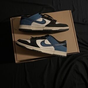 Nike Dunks low men’s size 10